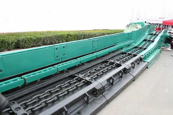 刮板輸送機(jī)運 刮板輸送機(jī)運